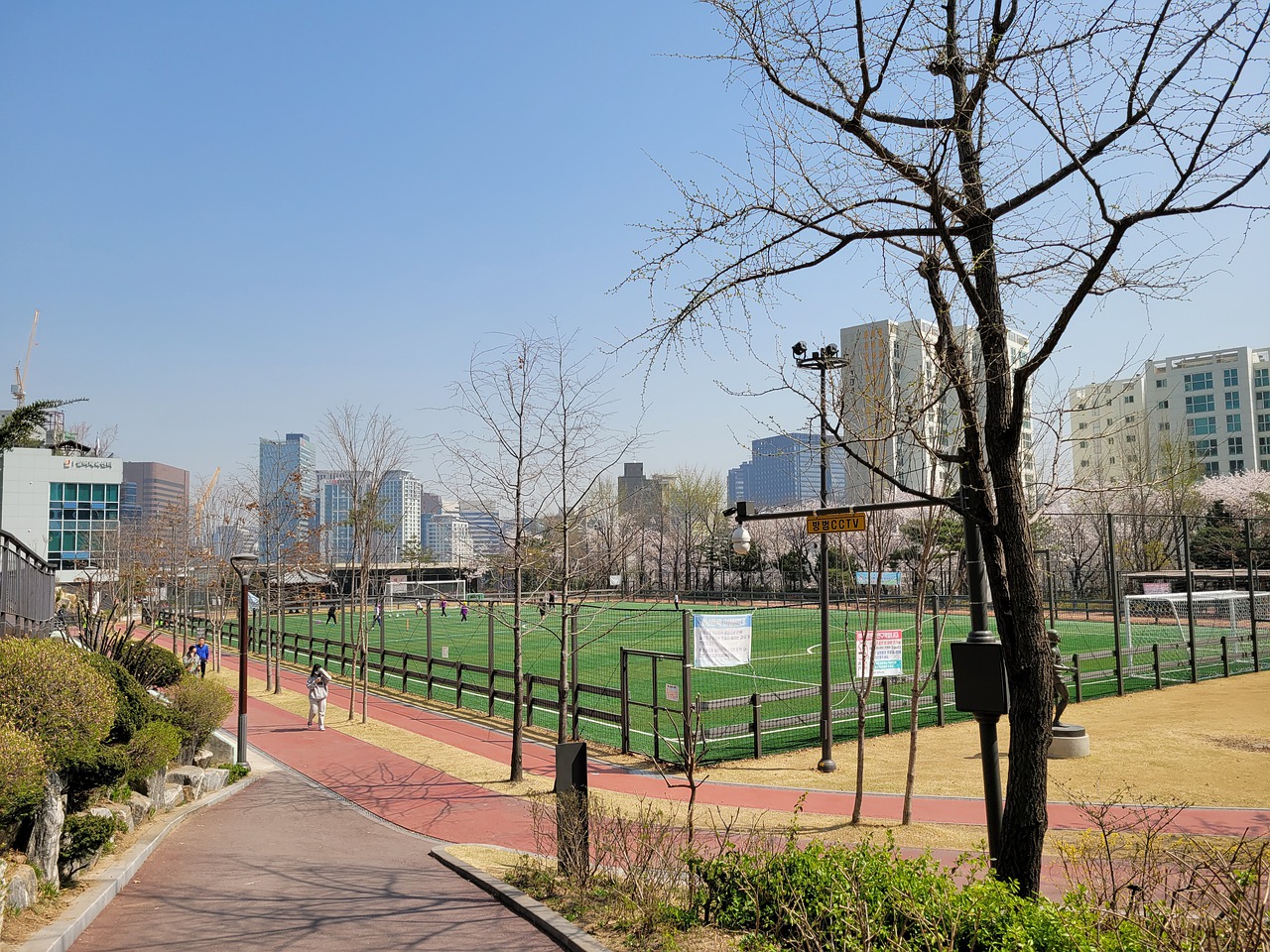 纷争中立于 纷争中立于